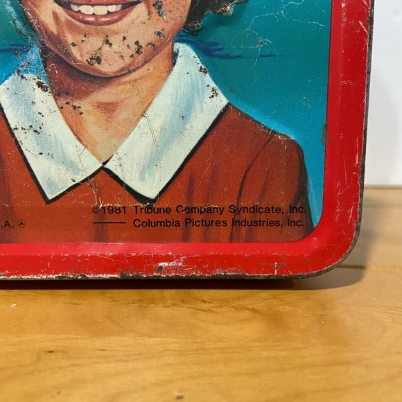 VIntage ALADDIN Metal LUNCH BOX 1981 ANNIE No Thermos-Needs TLC - Picture 5 of 9